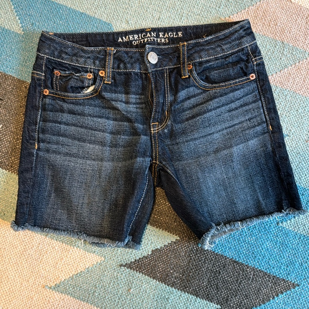 American Eagle 00 Dark Wash Raw Hem Denim Shorts